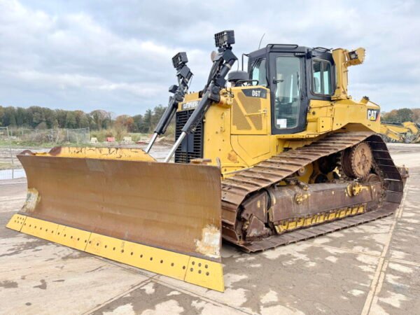 Caterpillar D6T