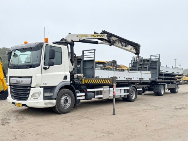 DAF CF400 + Palfinger Crane + Trailer