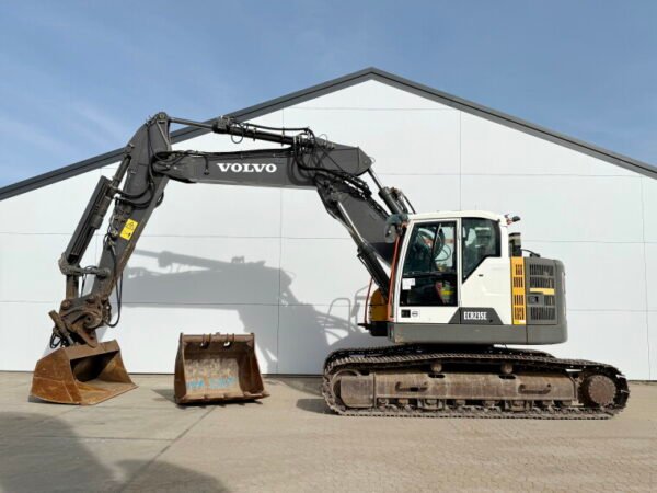 Volvo ECR235EL - Image 2
