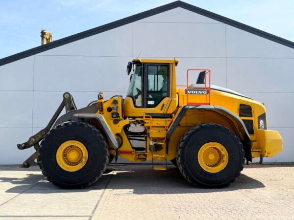 Volvo L220H - BUCKET INCLUDED, COMING SOON!