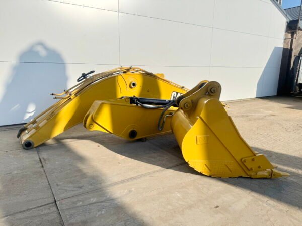 Caterpillar 323D3 Boom + Stick + Bucket - Image 3