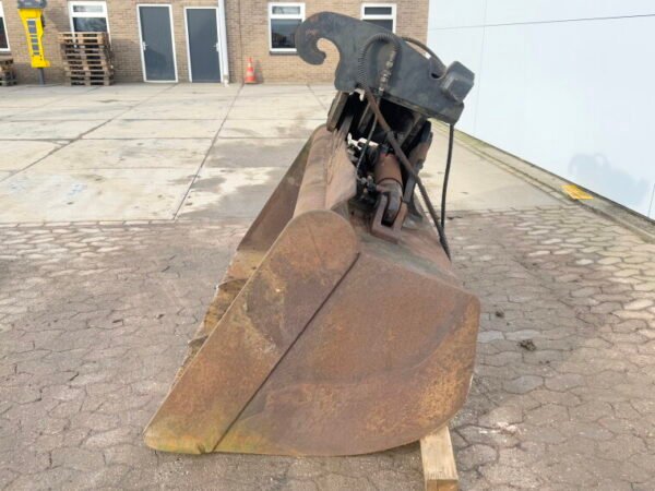 MH-30/22 Tilting Bucket - Image 2