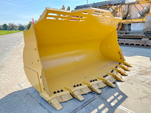 CAT 988H Bucket - Image 2
