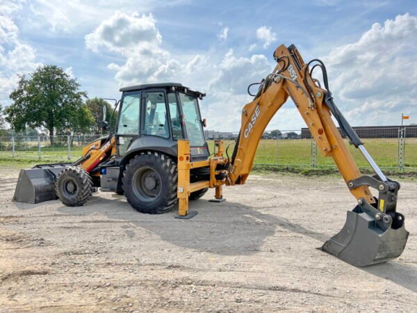 Case 851FX Plus 4WD - Image 2