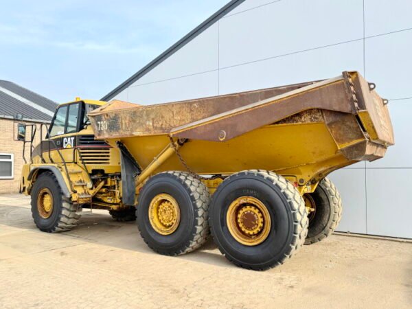 Caterpillar 730 - Image 2