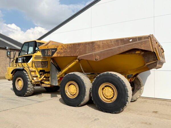 Caterpillar 730 - Image 2