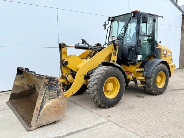 Caterpillar 908M - Image 2