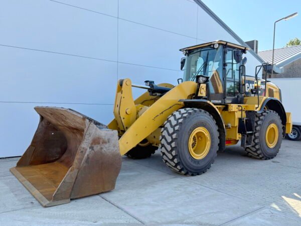 Caterpillar 950M - New michelin tyres - Image 2