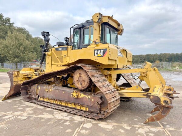Caterpillar D6T - Image 2