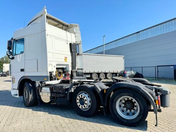DAF XF105.410 6x2 - Image 2