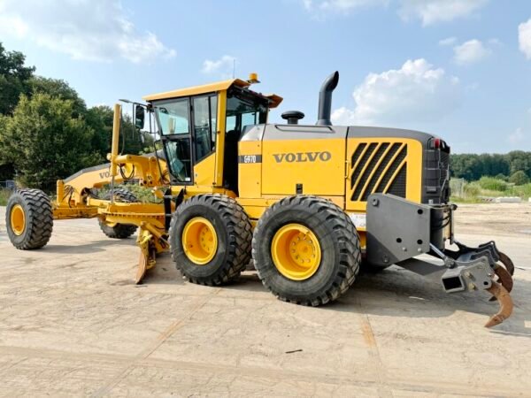 Volvo G970 + RIPPER - Image 2