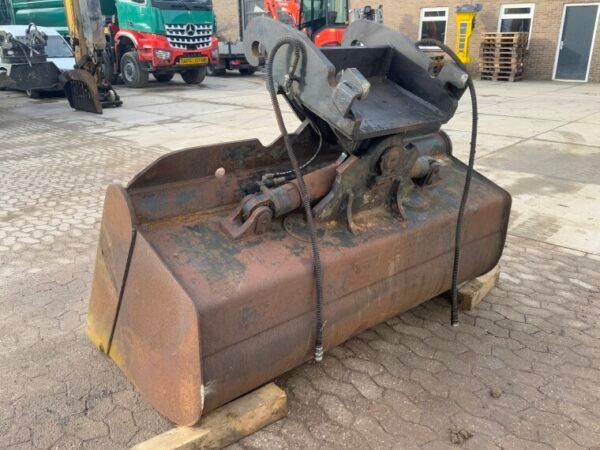 MH-30/22 Tilting Bucket - Image 3