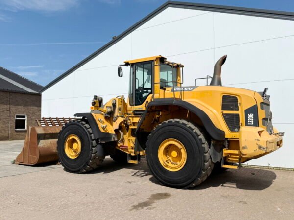 Volvo L220G - Image 3