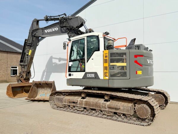 Volvo ECR235EL - Image 3