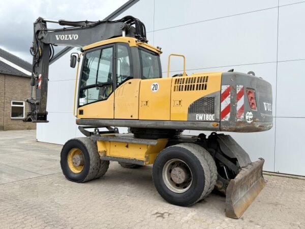 Volvo EW180C - Image 3