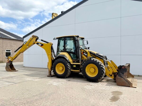 Caterpillar 444F2 - 4x4x4 - Image 4