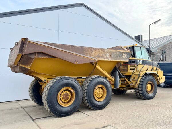 Caterpillar 730 - Image 4