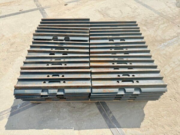 Plates / Tracks - Hyundai R210 (BRAND NEW) - Image 5