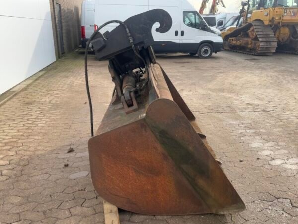 MH-30/22 Tilting Bucket - Image 6