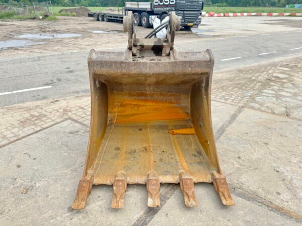 Bucket + Quick Coupler - Image 6