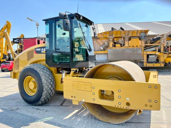 Caterpillar CS66B - Image 6