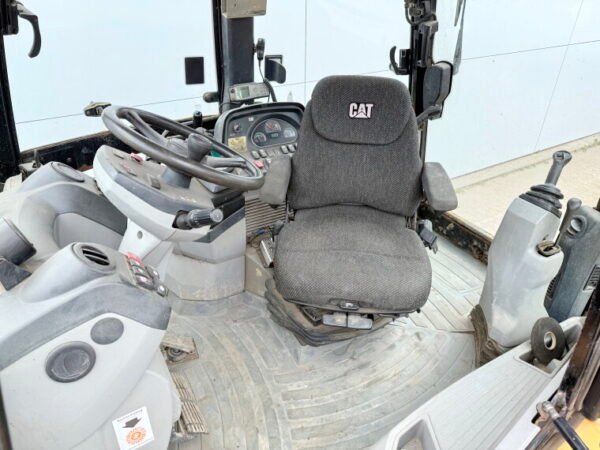 Caterpillar 444F - 4x4x4 - Image 6