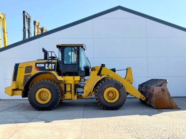 Caterpillar 950M - New michelin tyres - Image 6