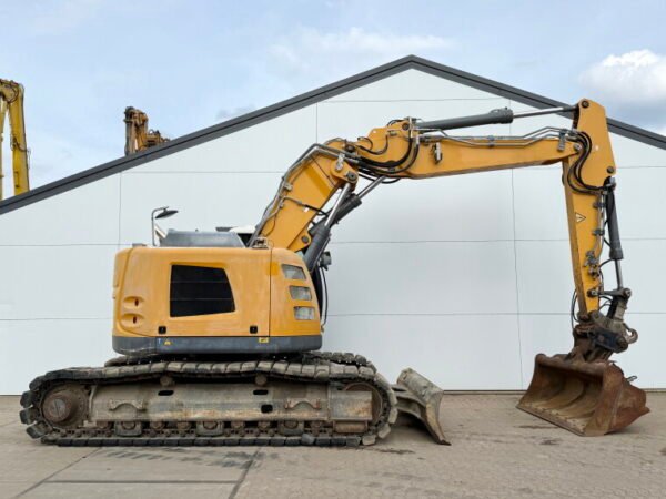 Liebherr R926 Compact - Image 6