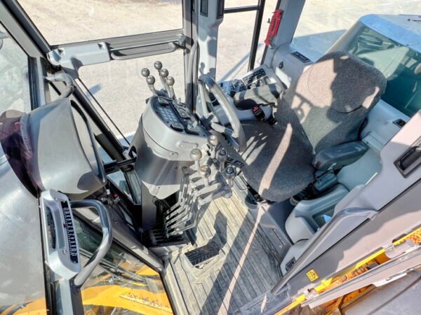 Volvo G946B 6x6 - Image 6