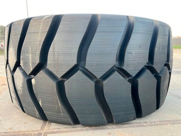 2 x Michelin 45 / 65 R 45 - Image 9