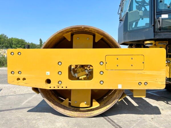 Caterpillar CS66B - Image 10