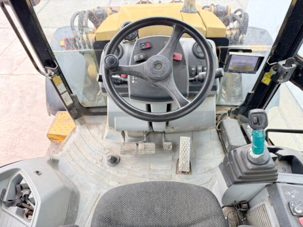 Caterpillar 444F - 4x4x4 - Image 7