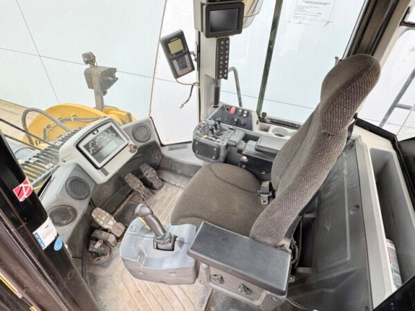 Caterpillar 962M - Image 7