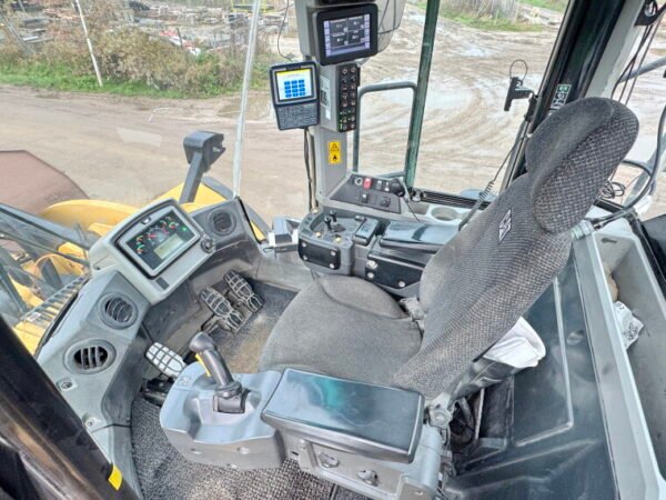 Caterpillar 982M - Image 7