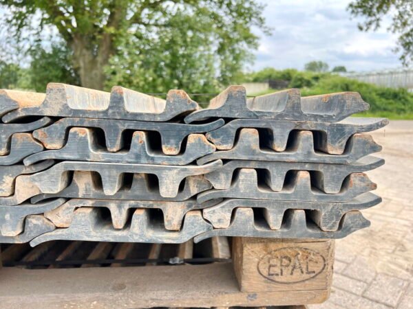 Plates / Tracks - Hyundai R140 (BRAND NEW) - Image 7