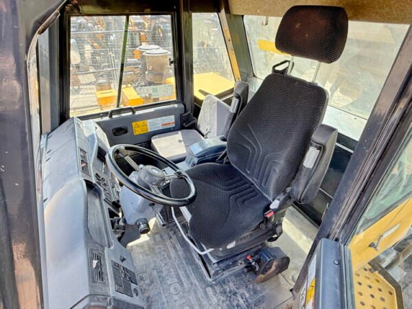 Komatsu HD405-7 - Image 7
