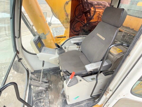Liebherr R944C HDSL - 19 Meter Long Reach - Image 7