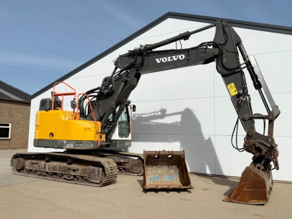 Volvo ECR235EL - Image 7