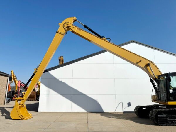 Caterpillar 323D3 - Image 8