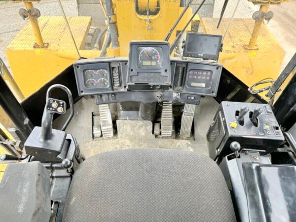 Caterpillar 988H - Image 12