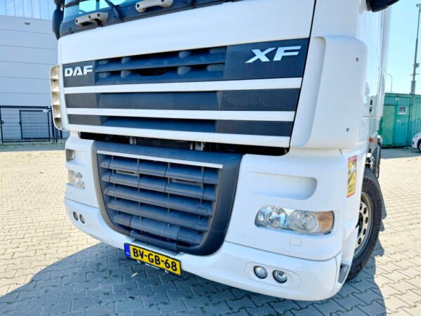 DAF XF105.410 6x2 - Image 8