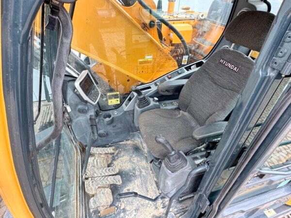Hyundai HX235LCR - Image 8