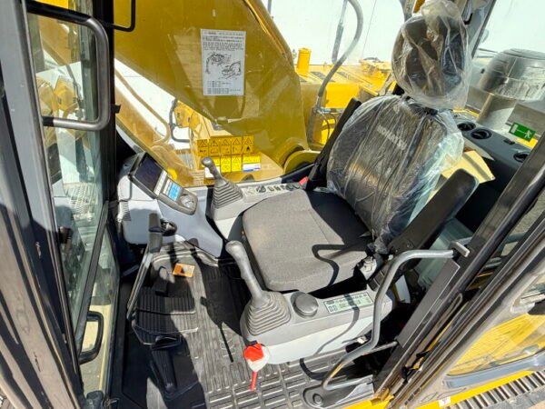 Komatsu PC210LC-10M0 - Image 8