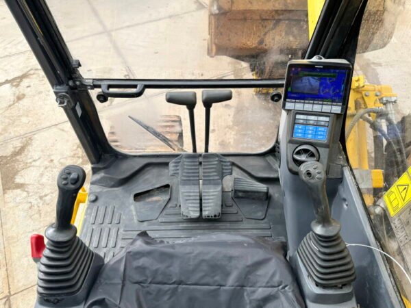 Komatsu PC490LC-11 - Image 7