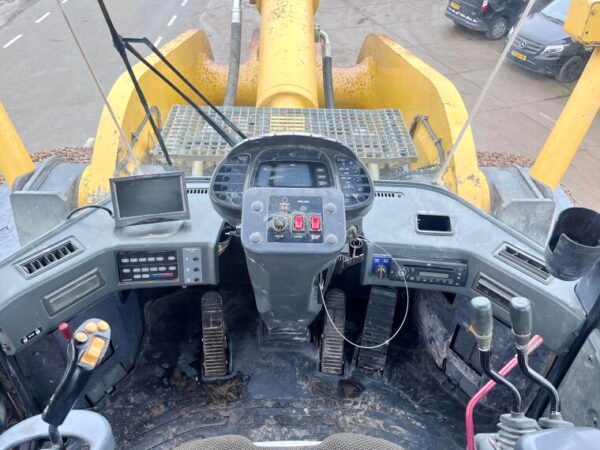 Komatsu WA800-3E0 - Image 8