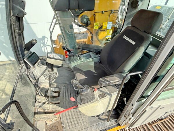 Liebherr R926LC - German Machine - Image 8