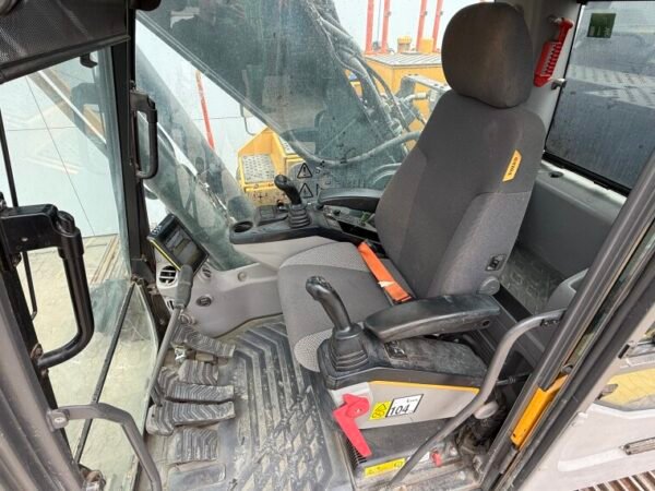 Volvo EC300EL - Image 8