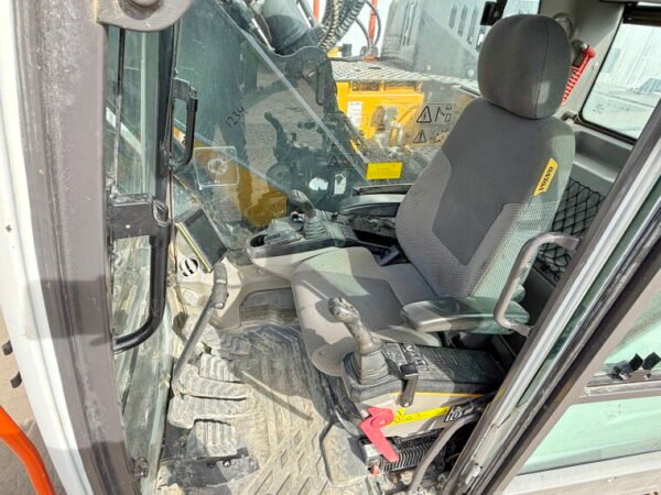 Volvo ECR235EL - Image 8
