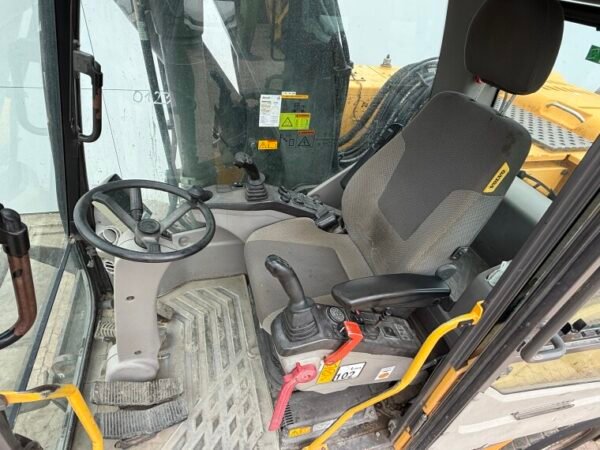 Volvo EW180C - Image 8