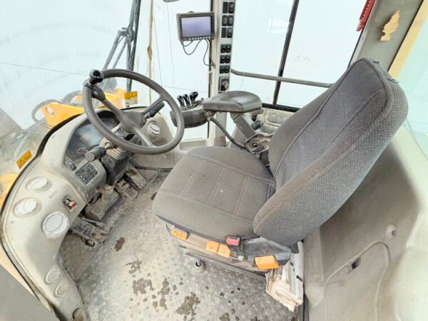 Volvo L120G - Image 8